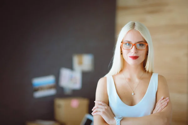 Diseñadores de moda trabajando en estudio — Foto de Stock