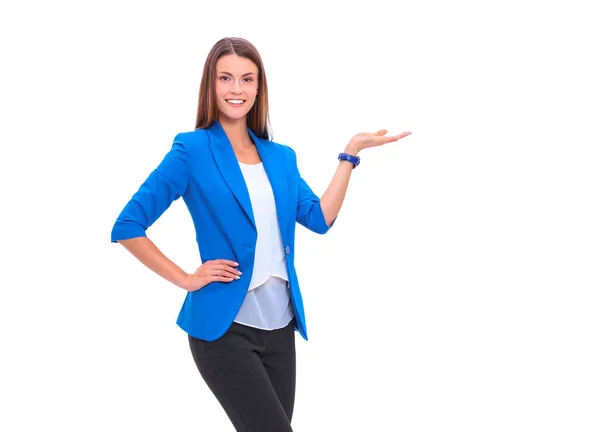 Retrato de una joven mujer de negocios señalando algo — Foto de Stock