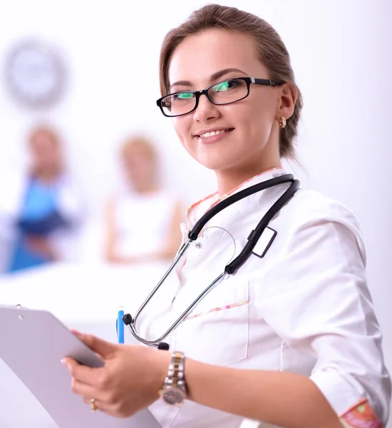 Woman doctor standingat hospital — Stock Photo, Image