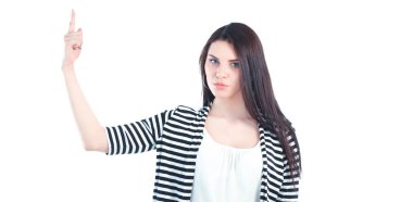 Beyaz arka planı izole duran güzel genç kadın