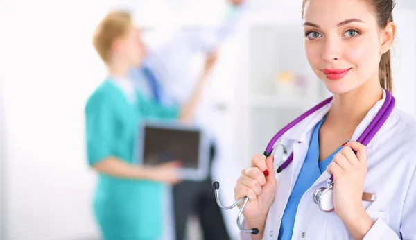 Woman doctor standing with stethoscope at hospital — Stock Photo, Image