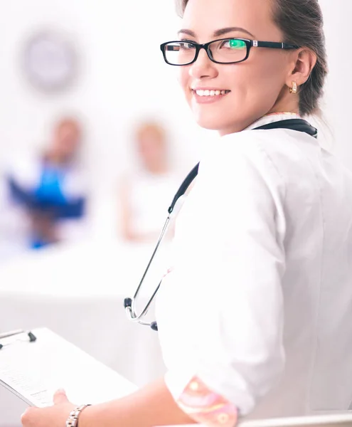 Woman doctor standingat hospital — Stock Photo, Image