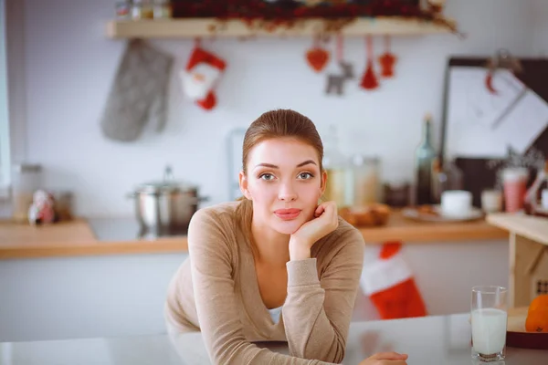 Smiling attractive woman having breakfast in kitchen interior — Stock Photo, Image