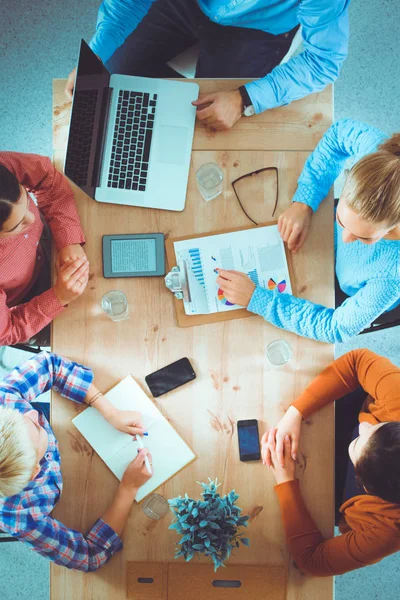 Primer plano de un compañero de negocios con sus manos apiladas — Foto de Stock