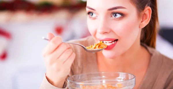 Smiling attractive woman having breakfast in kitchen interior — Stock Photo, Image