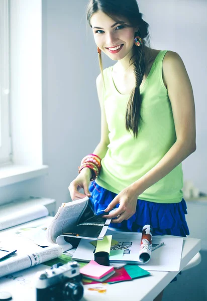 Portrait of a young beautiful photographer woman near table — Stock Photo, Image