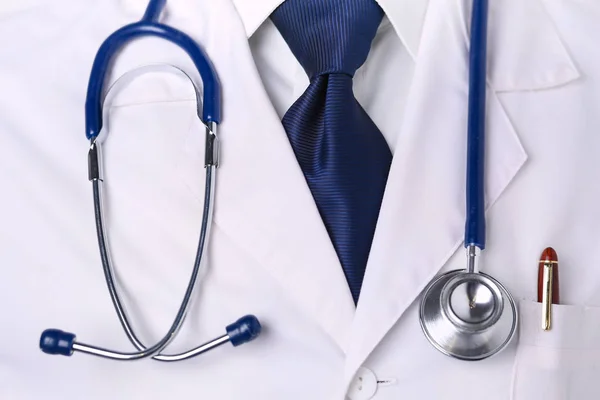 Medical doctor with a stethoscope standing in office — Stock Photo, Image