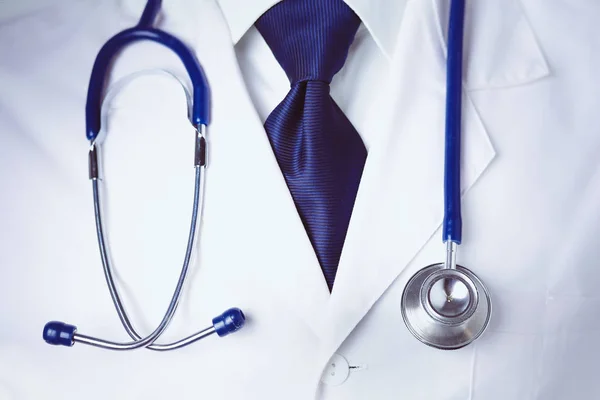 Medical doctor with a stethoscope standing in office — Stock Photo, Image