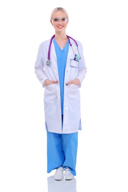 Beyaz arka planda izole edilmiş bir kadın doktorun portresi. Kadın doktor.
