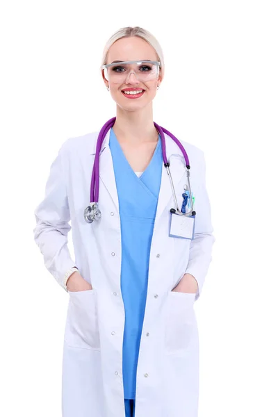 Retrato de doctora de pie contra aislada sobre fondo blanco. Mujer doctora. — Foto de Stock