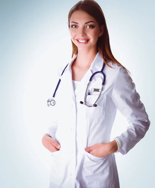 Médica mulher com estetoscópio isolado em fundo cinza — Fotografia de Stock