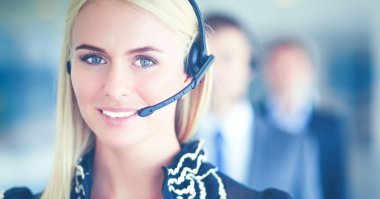 Destek telefonu operatörü kulaklığı ile portresi