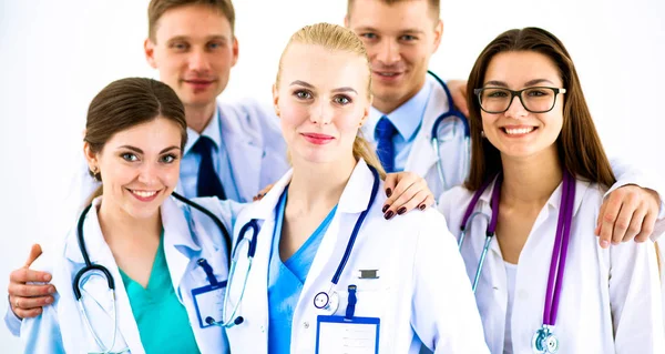 Retrato del grupo de colegas sonrientes del hospital de pie juntos —  Fotos de Stock