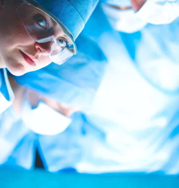 Surgery team in the operating room — Stock Photo, Image