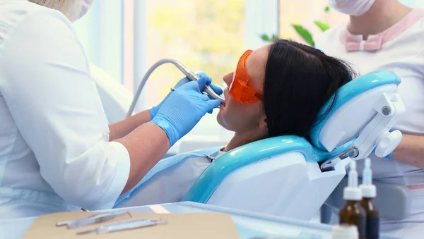 Young woman dentist at work in the office — Stock Photo, Image