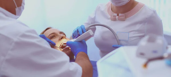 Doctor and patient in the dental clinic — Stock Photo, Image