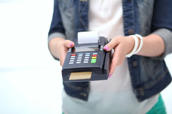 クレジット カード決済は、商品サービスを売買します。クレジット カード — ストック写真
