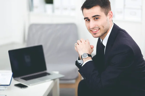 Portrait of office worker man sitting at office desk using laptop computer, — Stock Photo, Image