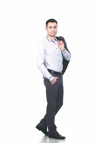 Stående mannen leende när de korsar armarna och mot vit bakgrund — Stockfoto
