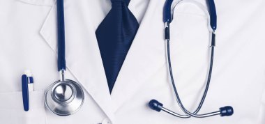 Doktor muayenehanesinde doktor.