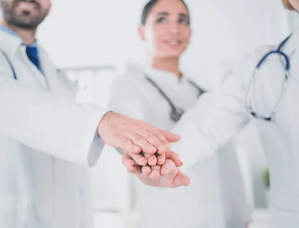 Dokters en verpleegsters coördineren de handen. Concept Teamwork in het ziekenhuis voor succes werk en vertrouwen in team — Stockfoto