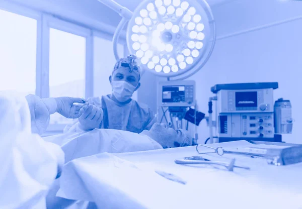 Man surgeon at work in operating room — Stock Photo, Image