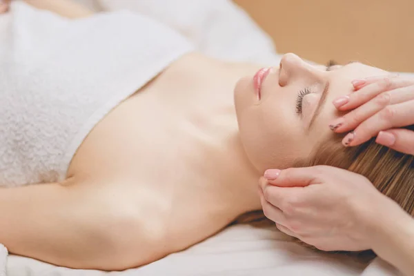 Picture of beautiful woman beautiful woman in spa salon — Stock Photo, Image