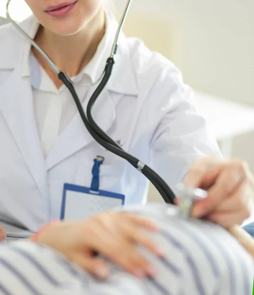 Doctor and patient discussing something while sitting at the table . Medicine and health care concept — Stock Photo, Image