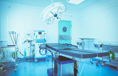 Modern klinikteki ameliyathane.