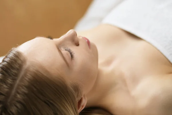 Picture of beautiful woman beautiful woman in spa salon — Stock Photo, Image