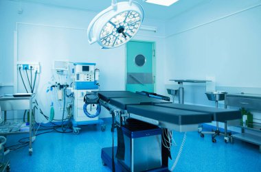Modern klinikteki ameliyathane.