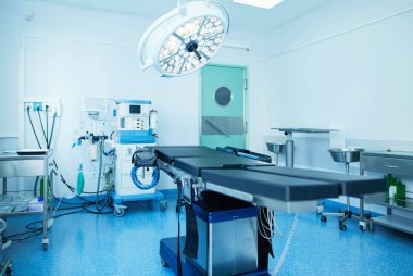 Modern klinikteki ameliyathane.
