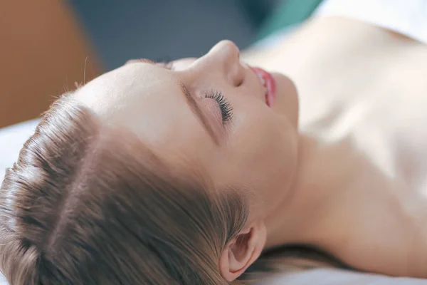 Picture of beautiful woman beautiful woman in spa salon — Stock Photo, Image