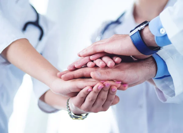 Muchos médicos felices apilan las manos como equipo para la motivación — Foto de Stock