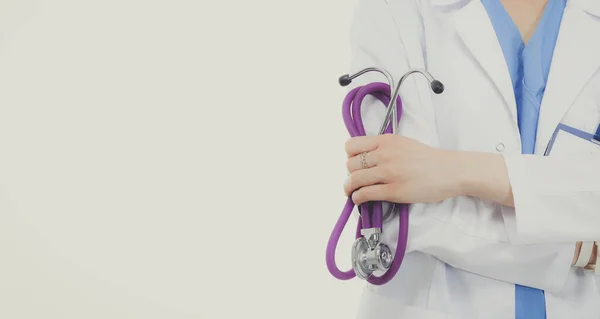 Retrato de doctora de pie contra aislada sobre fondo blanco. Mujer doctora. — Foto de Stock