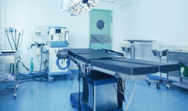 Modern klinikteki ameliyathane.