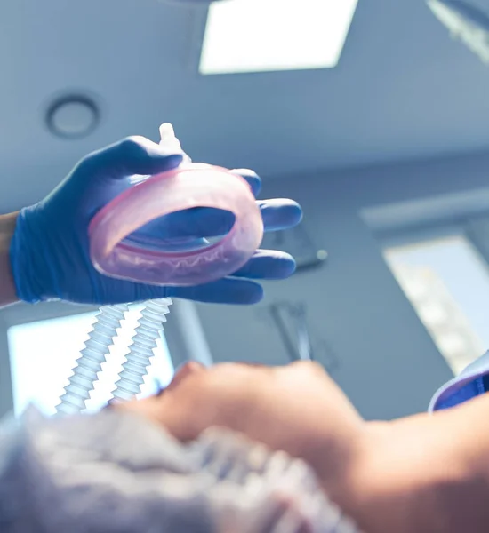 Man surgeon at work in operating room — Stock Photo, Image