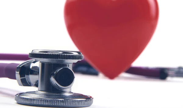 Red heart and a stethoscope — Stock Photo, Image