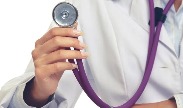 Kvinnlig läkare som använder stetoskop isolerat på grå bakgrund. — Stockfoto