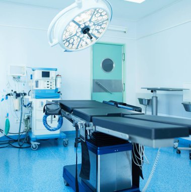 Modern klinikteki ameliyathane.
