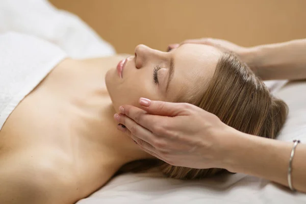 Picture of beautiful woman beautiful woman in spa salon — Stock Photo, Image