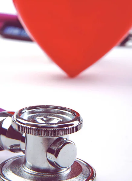 Red heart and a stethoscope — Stock Photo, Image