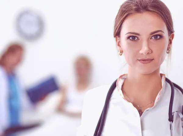 Portrait of woman doctor standing at hospital — Stock Photo, Image