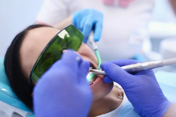 Dental team and patient at dentists surgery — Stock Photo, Image