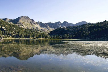 Pessonlar göl ve dağlar sirk manzarası 