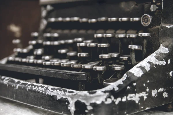Antik svart skrivmaskin — Stockfoto