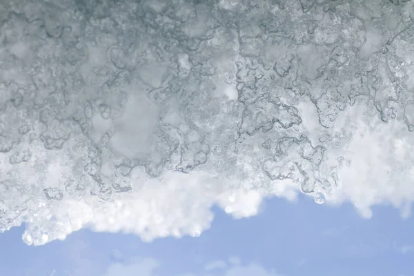 Neige givrée dans une fenêtre — Photo