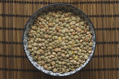 Tabakta çiğ mercimek