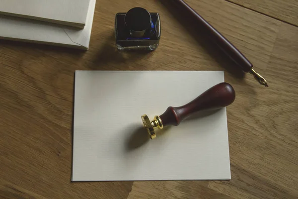 Garrafa Tinta Azul Com Lápis Ferramentas Escritores Fundo — Fotografia de Stock