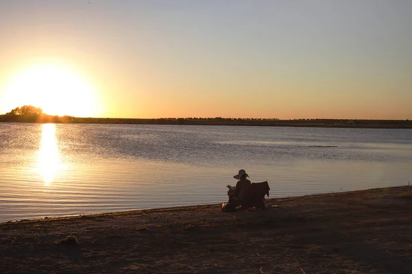 Woman Relaxing Lake Sunset — Stock Photo, Image